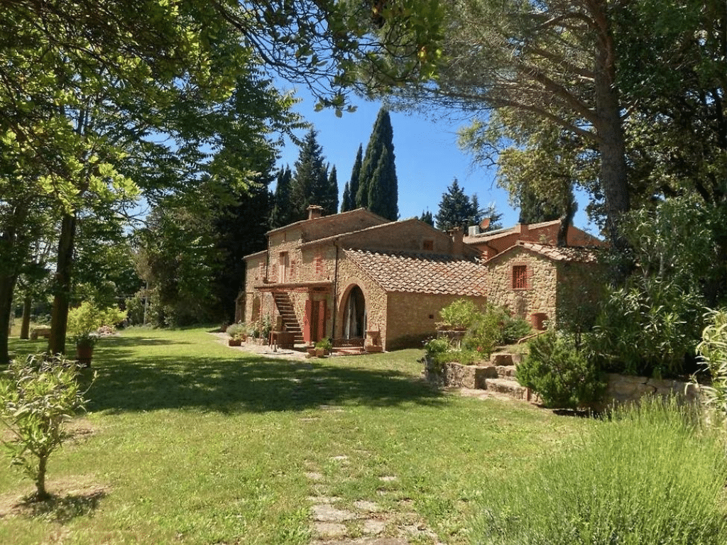 Villa di lusso Il Pietraio a Guardistallo con piscina a sfioro e vista panoramica sul mare della Costa degli Etruschi